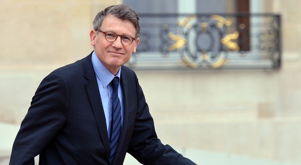 Sur cette photo, tu peux voir Vincent Peillon, le ministre de l'Education. C'est lui qui a présenté la nouvelle matière qui sera enseignée dans les classes : la morale laïque. (© AFP PHOTO / MIGUEL MEDINA)