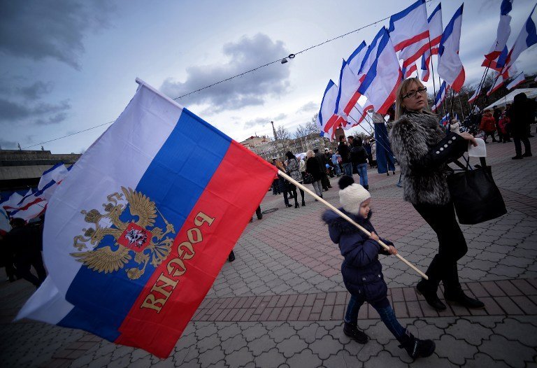 Le drapeau russe flotte surla Crimée.