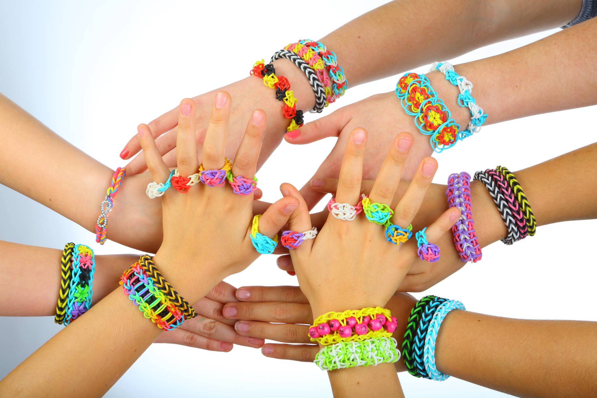 Les nouveautés Cra-Z-loom : un métier à tisser pour faire des bracelets ou  créations de folie et des personnages en élastiques !