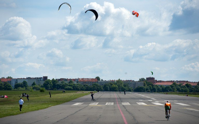 Berlin Tempelhof, l'aéroport transformé en parc urbain – L'interconnexion  n'est plus assurée