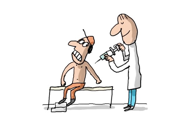 Un médecin vaccine un patient