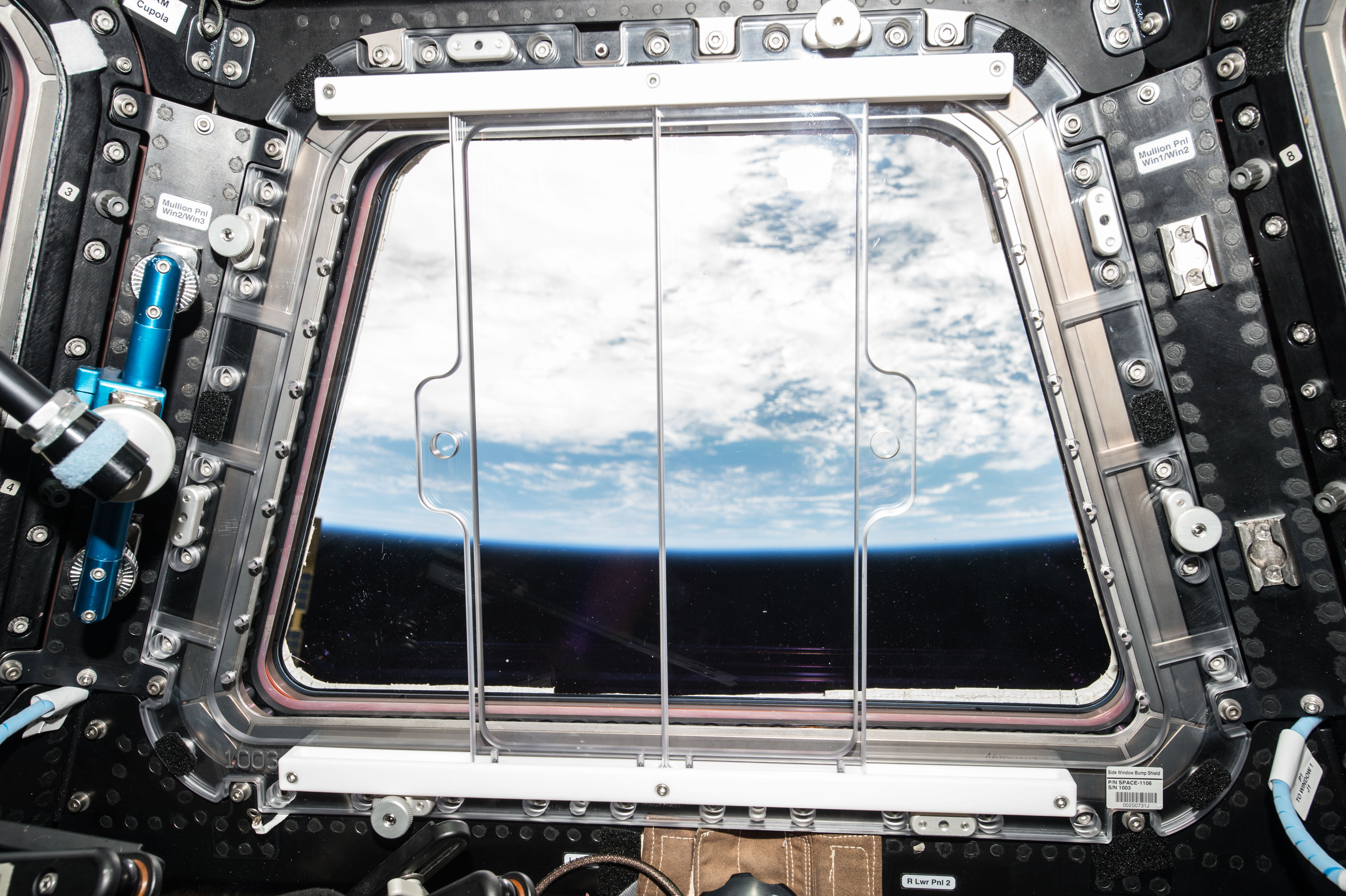 Une vue de la Terre depuis la Station spatiale internationale. Parfois, la station est visible à l'oeil nu depuis la Terre. Elle ressemble à un gros point blanc qui se déplace rapidement. © NASA