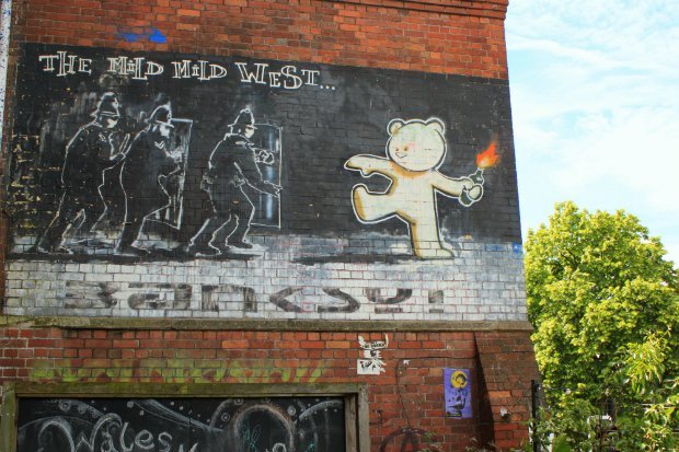 "Mild Mild West" de l'artiste de "street art" Banksy. (Stéphanie Biju)