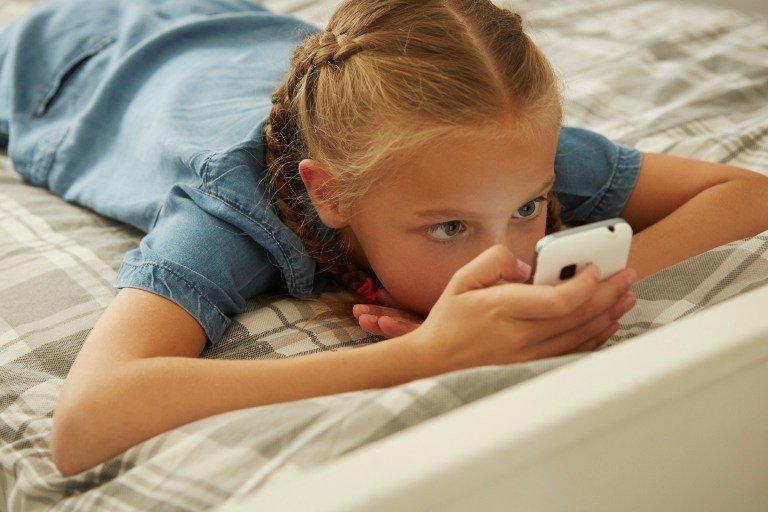 Mon enfant souhaite son 1er téléphone : que faire ?