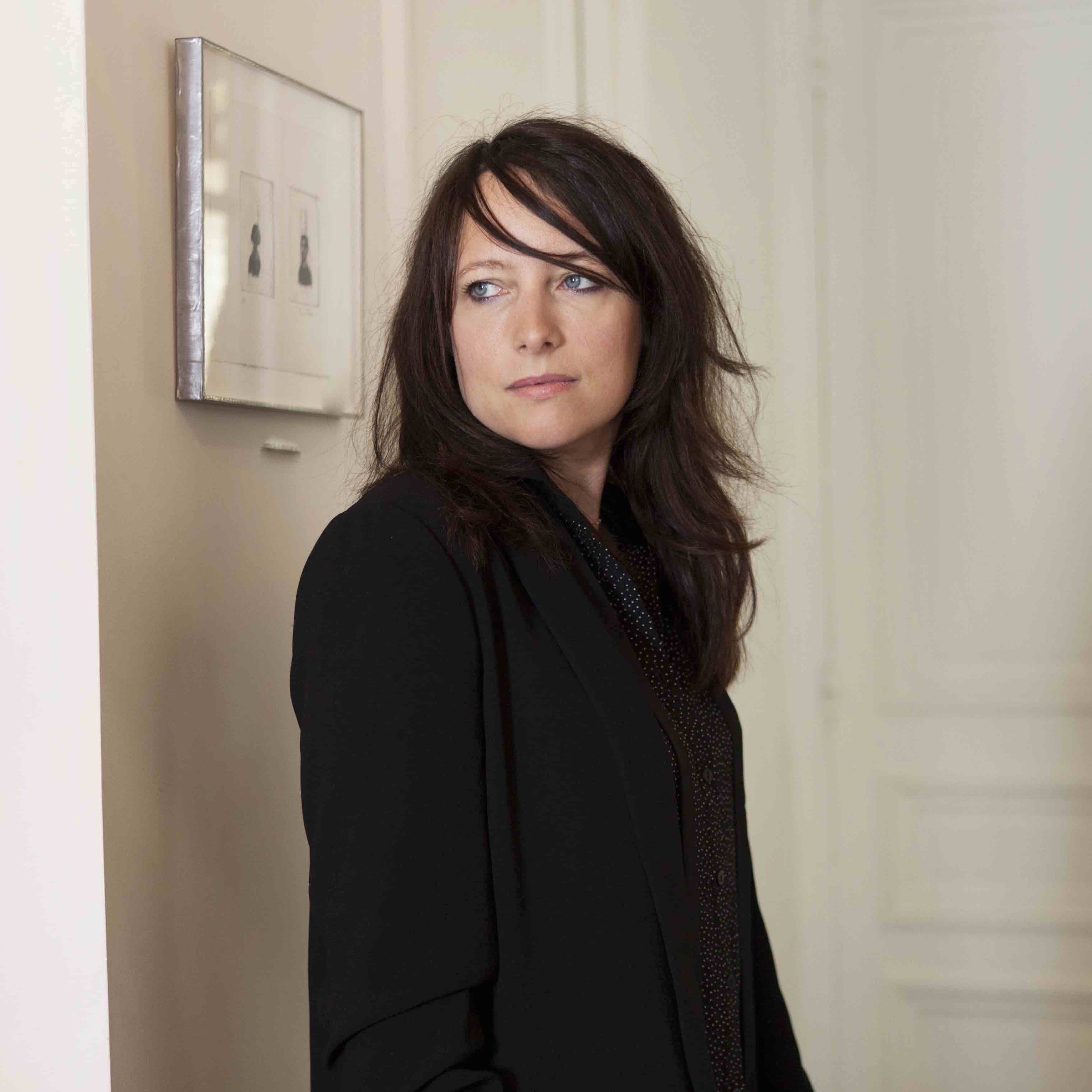 Elodie Llorca, invitée de france info junior, a obtenu le Prix Stanislas pour son premier roman, La Correction, paru aux éditions Rivages. ©Patrice Normand/Opale/Leemage/Éditions Payot