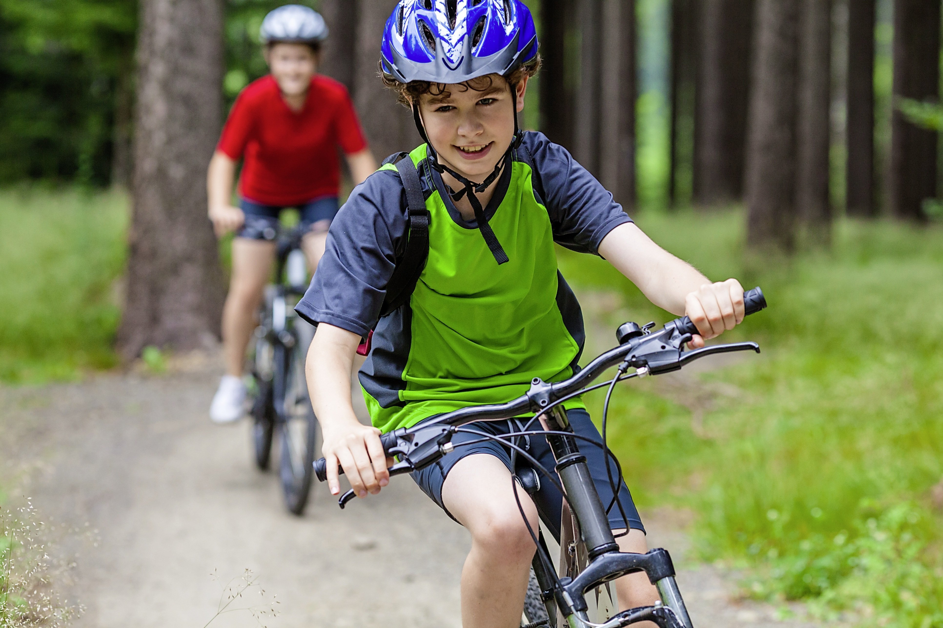 Vidéo - Les enfants de moins de 12 ans devront porter un casque à vélo