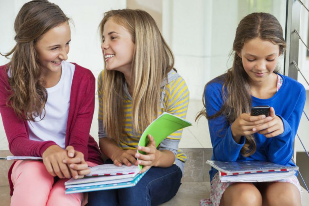 Le téléphone portable bientôt interdit à l’école et au collège