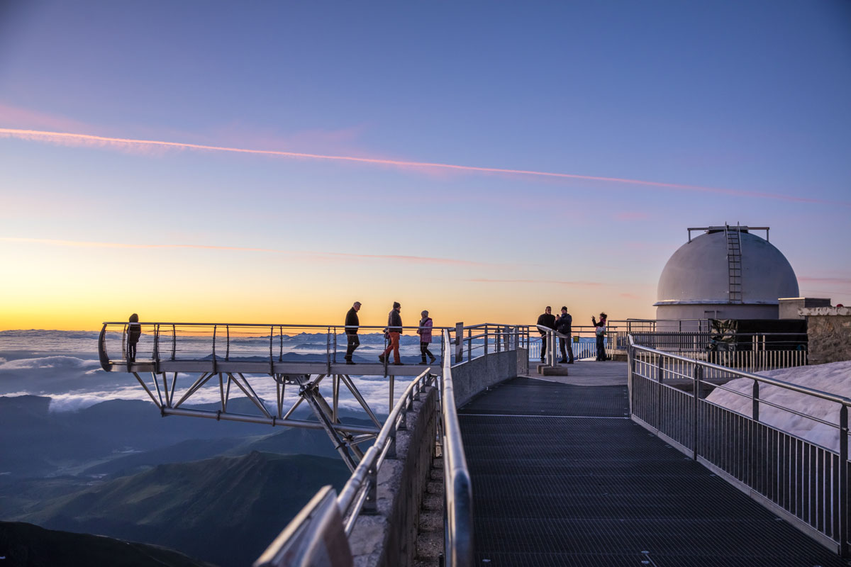 pic du Midi ponton dans le ciel