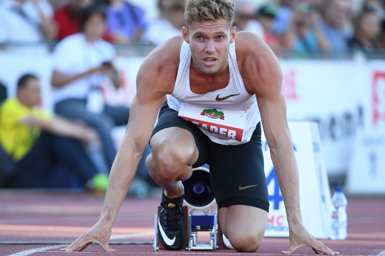 Kevin Mayer dans les starting blocks, avant une course