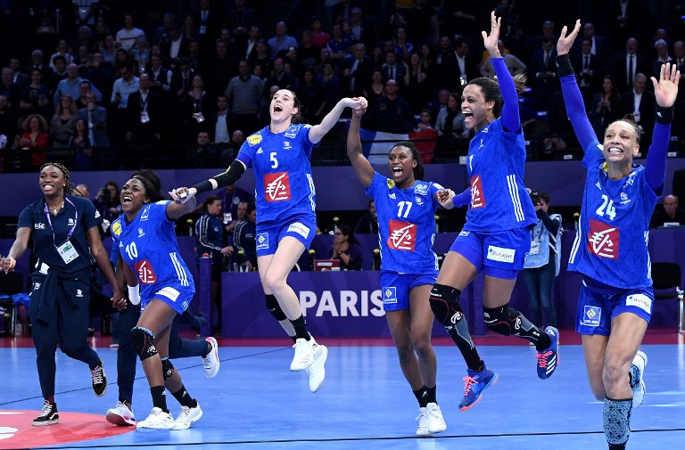 Avant d’être championnes d’Europe de handball, en décembre, quel titre prestigieux ont remporté les joueuses de l’équipe de France de handball ?