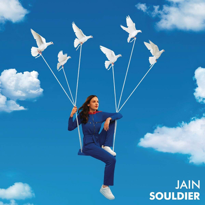 Avec sa chanson Alright, la chanteuse Jain est nominée pour le clip de l’année qui met en scène de nombreuses cascades réalisées par des filles et des effets spéciaux à couper le souffle. Mais que signifie le titre de cette chanson, en français ?