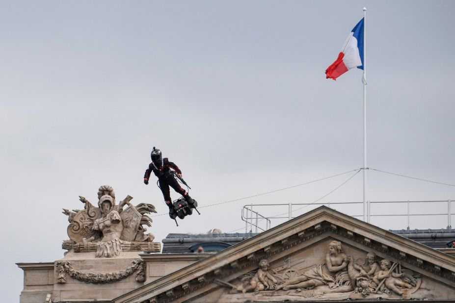 flyboard défilé 14 juillet