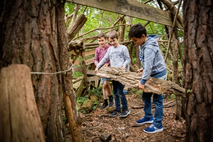 cabanes bois village des enfants sauvages