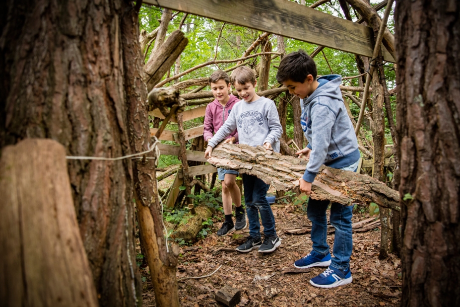 cabanes bois village des enfants sauvages