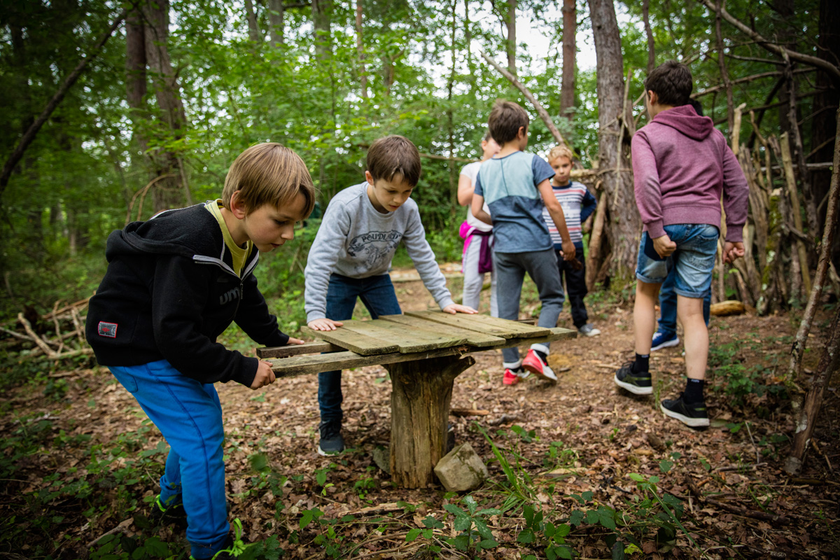 cabanes bois village des enfants sauvages