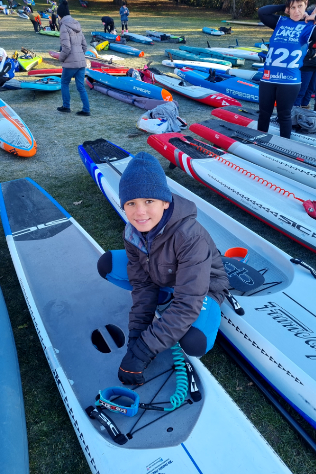 Hugo participe à la Glagla Race, une grande course de paddle