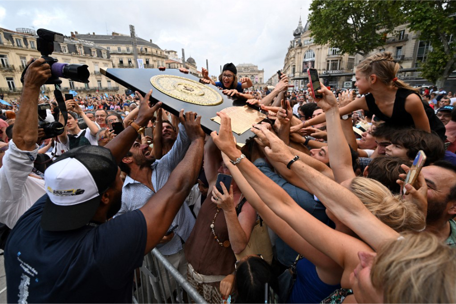 bouclier de Brennus avec les supporters de Montpellier