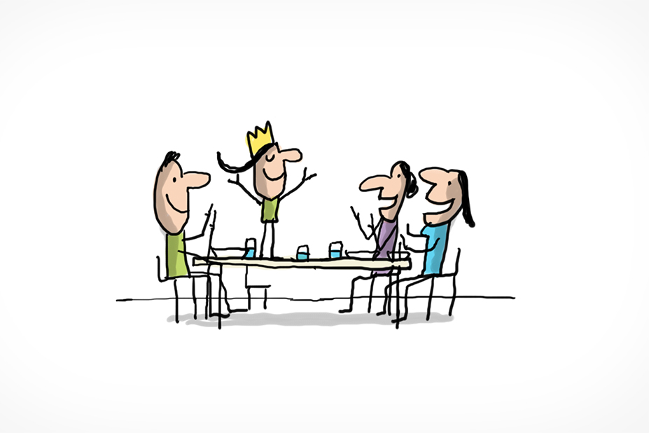 Une famille est assise autour d'une table, en train de manger la galette des rois. Debout sur la table, se trouve une petite fille avec une couronne sur la tête.