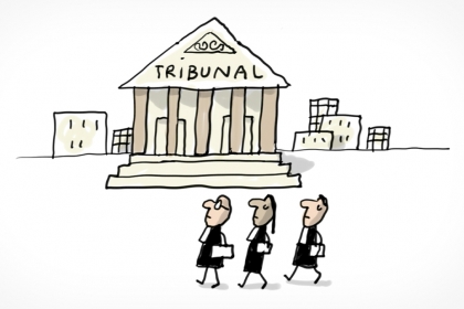 Un tribunal et des avocats