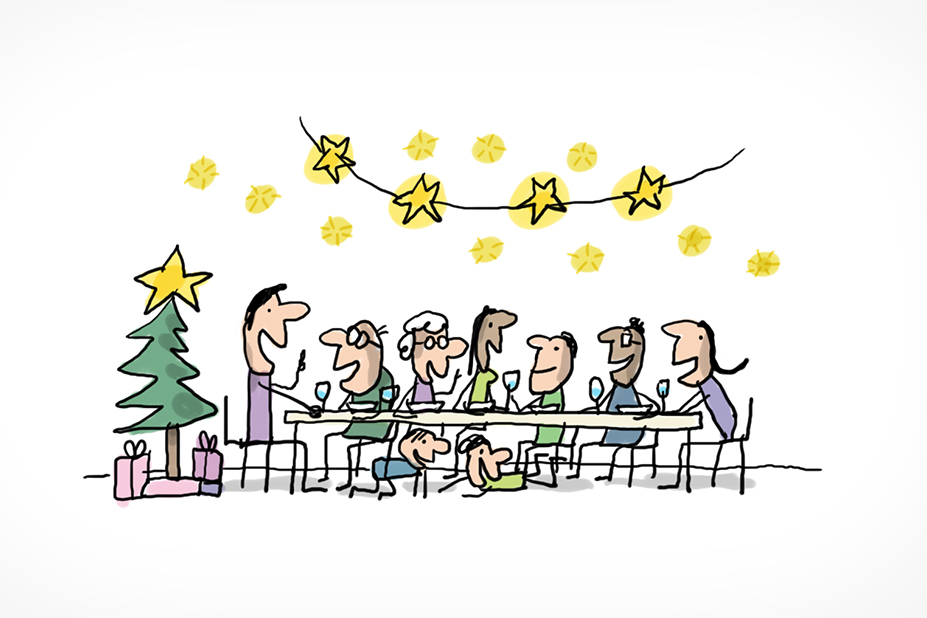 Une famille entière est assise autour d'une grande table. Tout le monde discute et mange dans la bonne humeur. Sous la table, deux enfants jouent. La pièce est décorée d'un sapin de Noël et d'une guirlande d'étoiles.