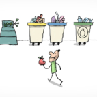 Un enfant s'approche de plusieurs poubelles pour jeter son trognon de pomme. Les poubelles ont des couleurs différentes, cela sert à faire le tri des déchets.