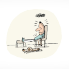 Un garçon est triste dans son lit.