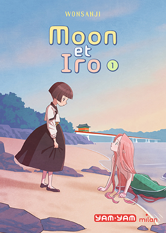 Couverture du livre 'Moon et Iro 1' de Wonsanji, montrant deux filles sur une plage au coucher du soleil, l’une debout et l’autre assise, avec des arbres et un bâtiment traditionnel en arrière-plan.