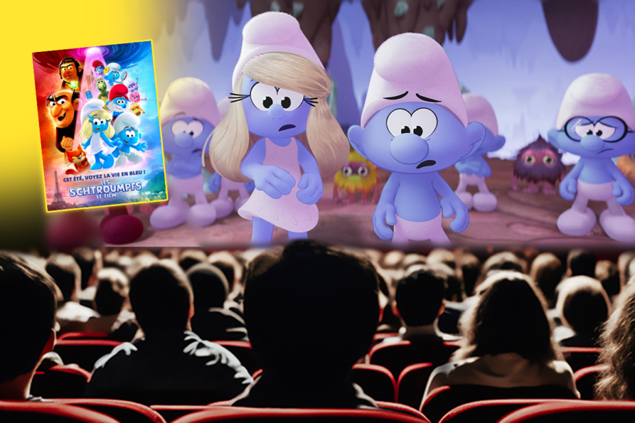 Salle de cinéma avec des spectateurs regardant un film des Schtroumpfs, affiche du film visible à gauche