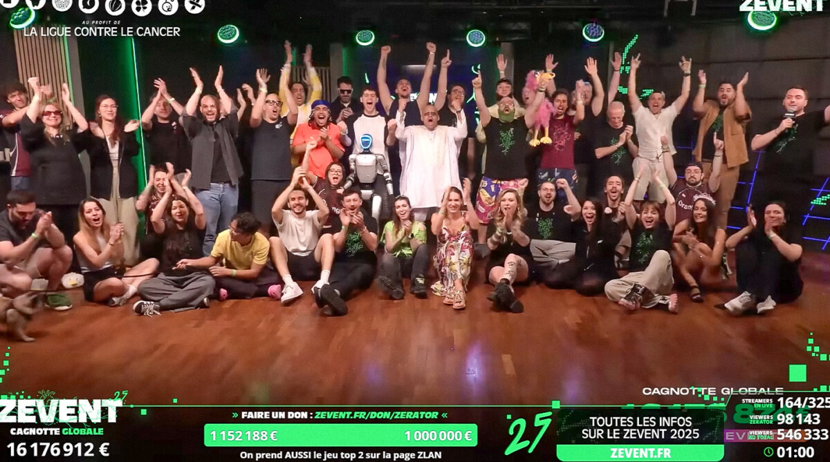Photo de groupe des influenceurs ayant participé au ZEvent.
