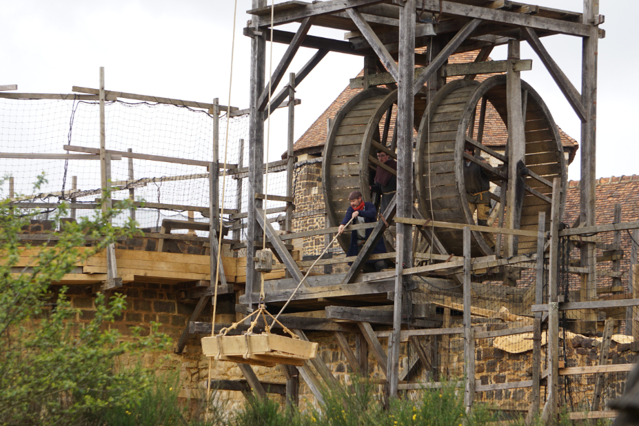 Cage à écureuil à Guédelon